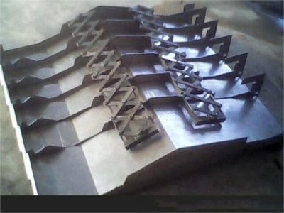 大興安嶺地區(qū)金屬成形機(jī)床制造迎來(lái)新突破 新世紀(jì)機(jī)床伸縮式鋼板防護(hù)罩技術(shù)引領(lǐng)行業(yè)升級(jí)